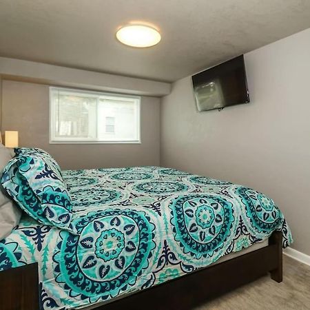 Holly Second Floor 2 King Beds Villa Kansas City Exterior photo